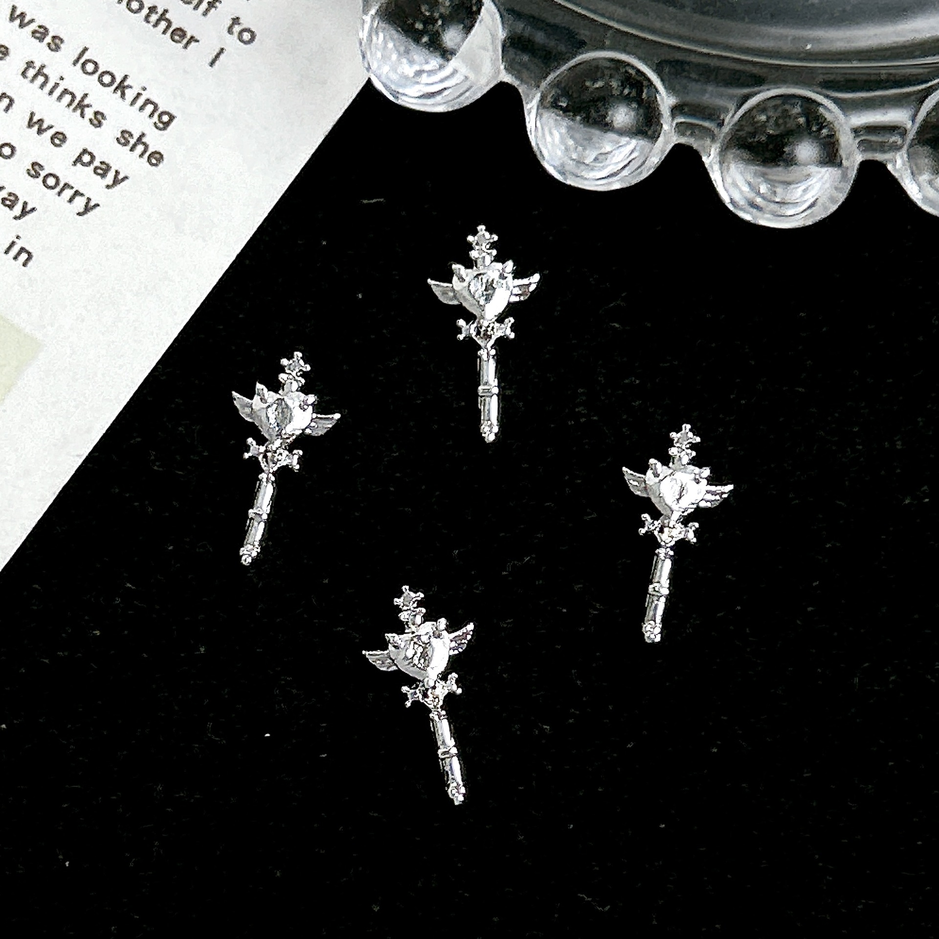 Ventas transfronterizas de joyas de manicuría cruces oro y plata super brillante diamante completo retro punk cruces joyas accesorios diy
