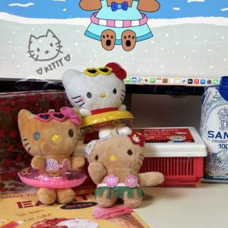 可爱卡通夏威夷游泳圈Kity毛绒公仔挂件黑皮kt草裙公仔钥匙扣挂饰