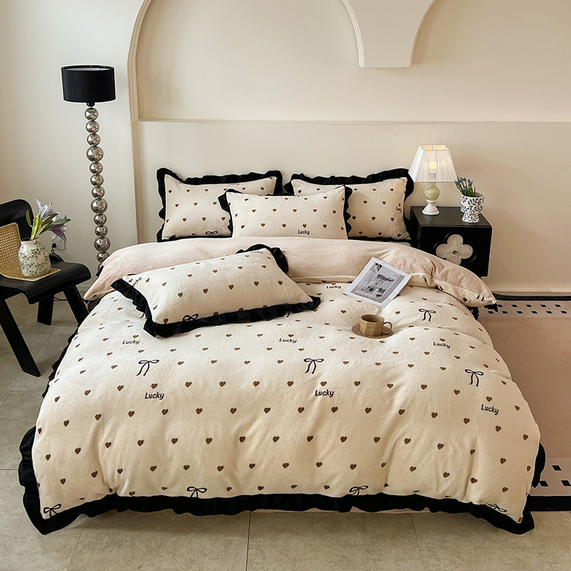 Nordico Francese Vintage Boho Francese Retro Hepburn Inverno Latte Ispesso Set Quattro Pezzi Copripiumino in Pizzo Stile Principessa Velluto Corallo_voghion.com