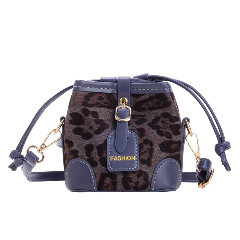 2025 nuevo bolso infantil de moda coreana estampado leopardo para niños y niñas bolso de cubo de aire a placas extranjeras bolso de cambio de bebé