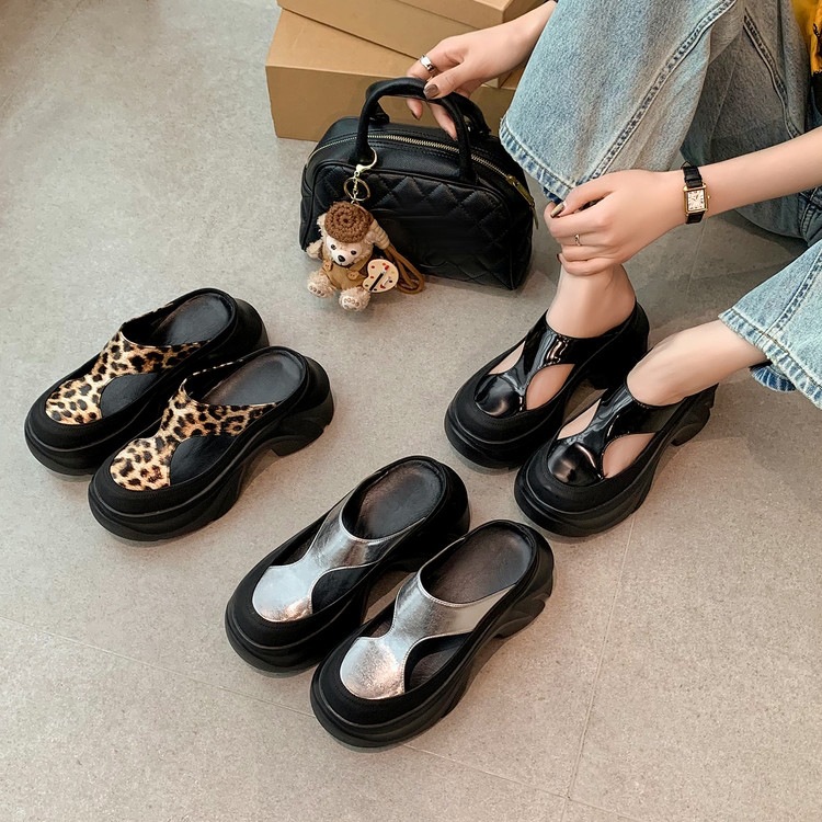 Dép sandal nữ da thật họa tiết da báo đế xuồng cao gót 9 cm — Trang chủ, màu đen, bạc chi tiết 74