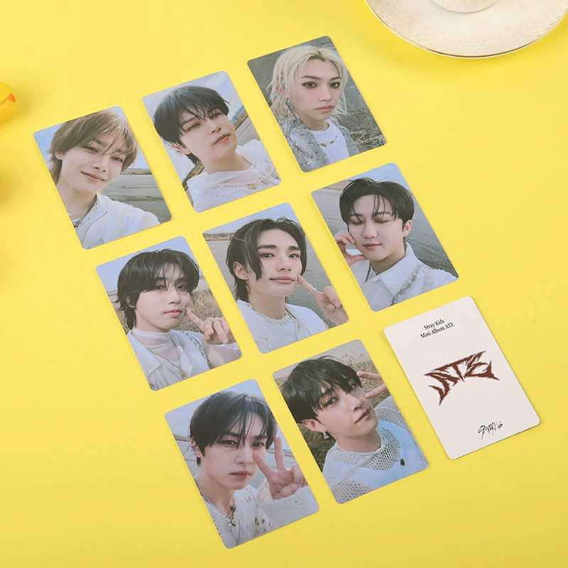 Фотокарточка (STRAY KIDS) компактная карточка, ламинированная 5,4 × 8,6 см, коллекционные варианты