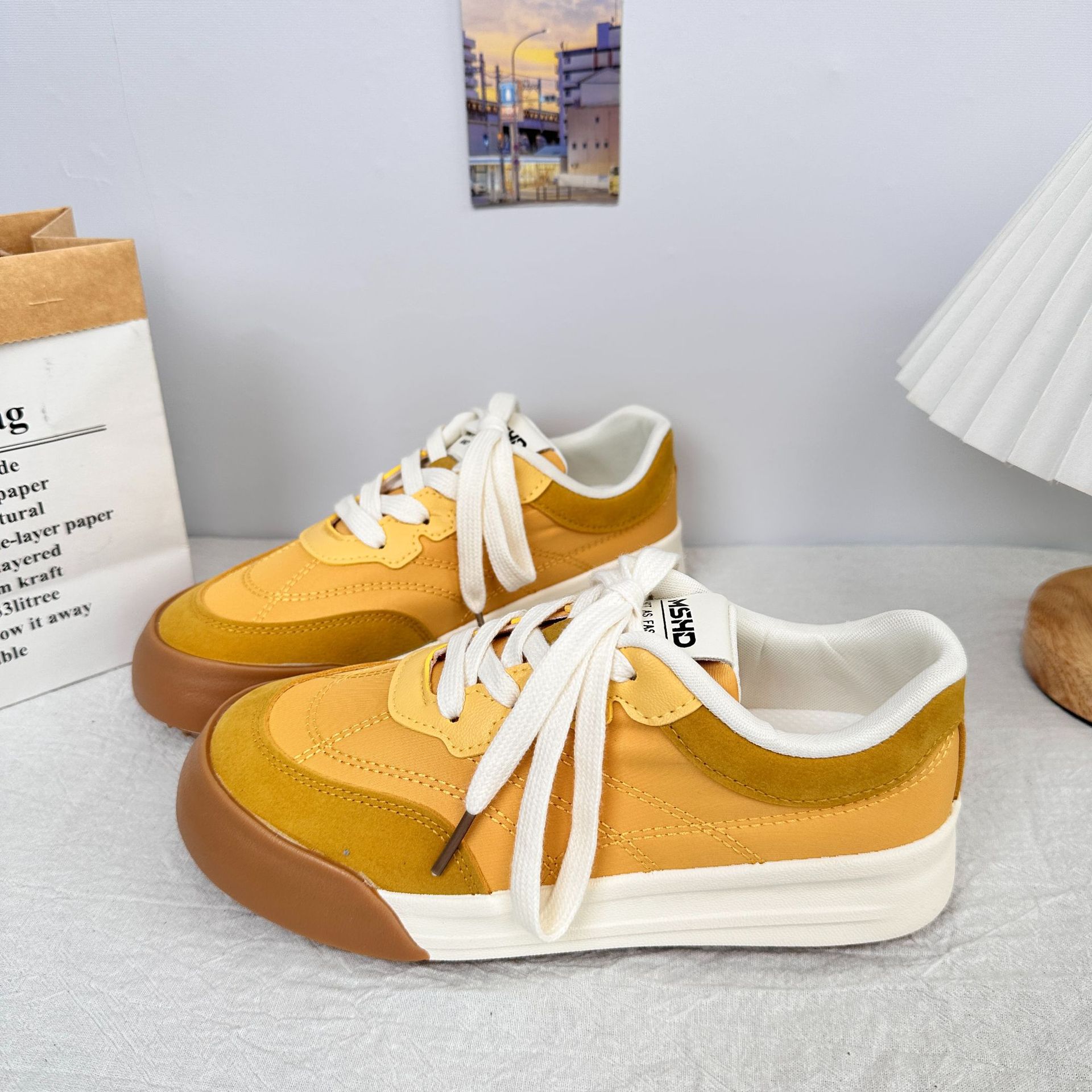 6648 zapatos blancos de suela gruesa para mujer con falda 2025 primavera nuevo estilo diseño de nicho casual ligero, transpirable y versátil