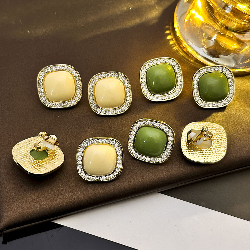 Pinzas para las orejas cuadradas geométricas con incrustaciones de diamantes coreanos, pendientes de temperamento de lujo ligero y de alta gama, pendientes de todo fósforo, pequeños y simples