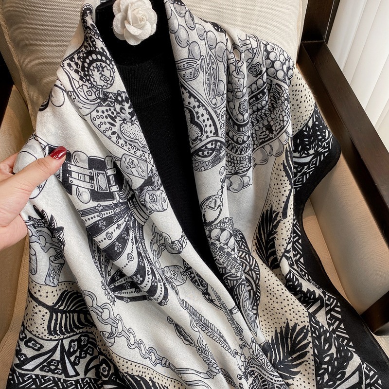 Comercio exterior transfronterizo cadena Totem algodón y lino sensación impresión grande bufanda cuadrada playa protector solar bufanda 135*135cm
