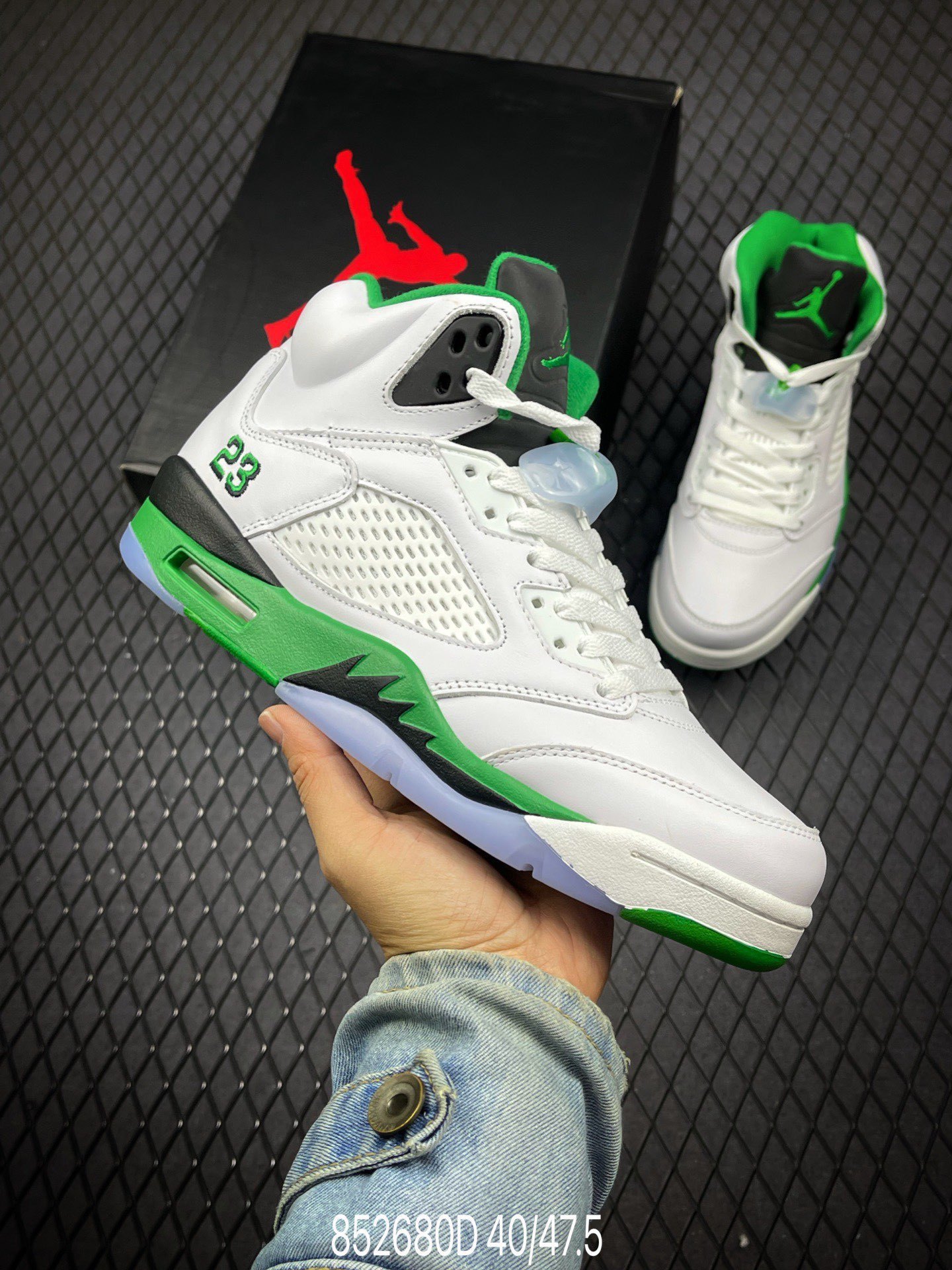 2025 nuevo color AJ5 negro y blanco flujo de arce de batalla real de alto rendimiento retro versátil zapatos deportivos de baloncesto masculino y femenino 3D vertical