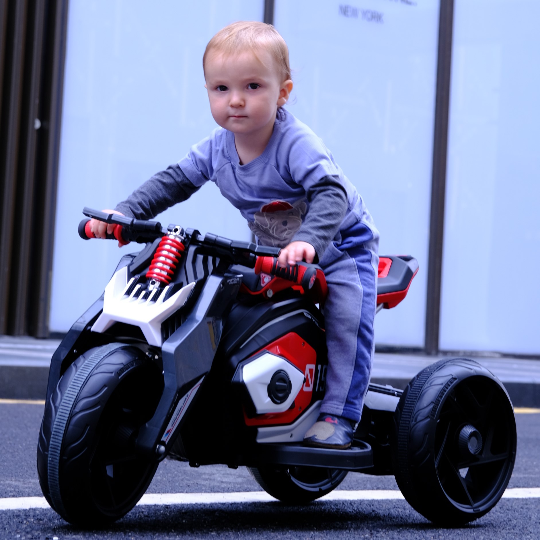 Comercio exterior para niños motocicleta eléctrica niñas y niños triciclo recargable bebé puede montar coche de juguete coche de batería de control remoto