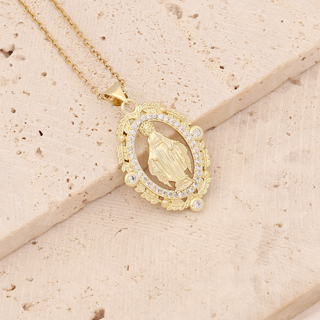 hollow Copper Zircon-Laid Necklace