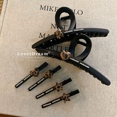 韓国の新型ヒョウ柄の愛の五芒星のアルファベットの黒い髪の挟みのファッションの高級なつかみのサメの魚の挟みの髪飾りの女性