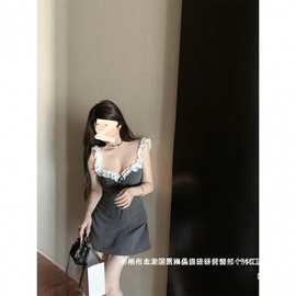 厂家直销灰色方领花边拼接吊带连衣裙女夏季收腰褶皱露背字裙子气