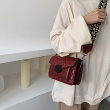 ���s�|��ŮʿС����2021�¿�r�оW�t�ٴ�μ�����б��С����