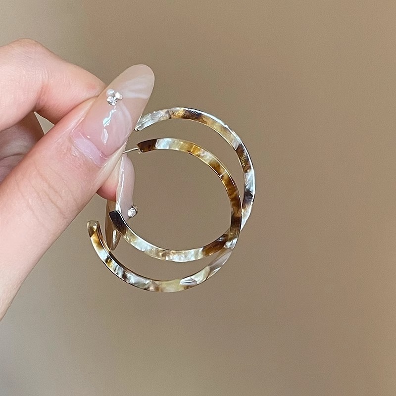 Anillo de vinagre ámbar de oxígeno gran anillo de aretes de aretes de aretes para mujeres explosión de alta calidad aretes de aretes de color único de verano