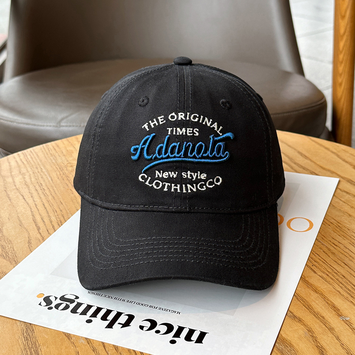 Nuevo sombrero de béisbol bordado tridimensional de moda sombrero de lengua de pato superior suave para hombres y mujeres algodón mostrando la cara pequeña beige ajustable