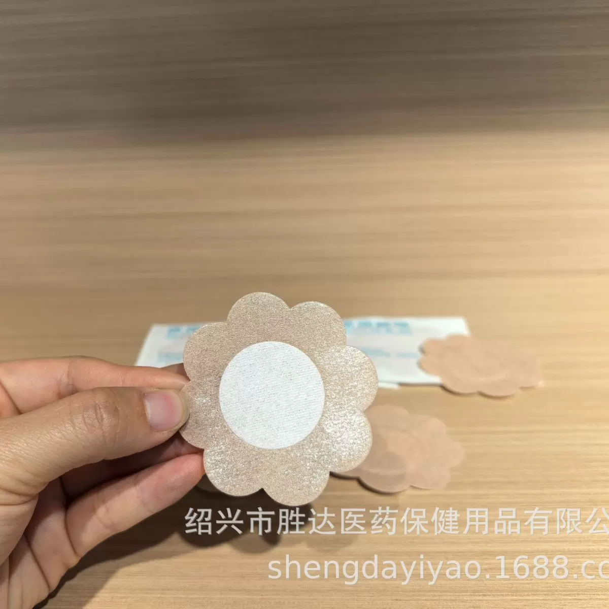 一次性乳贴胸贴现货批发无纺布防走光乳头贴薄款透气隐形内衣跨境