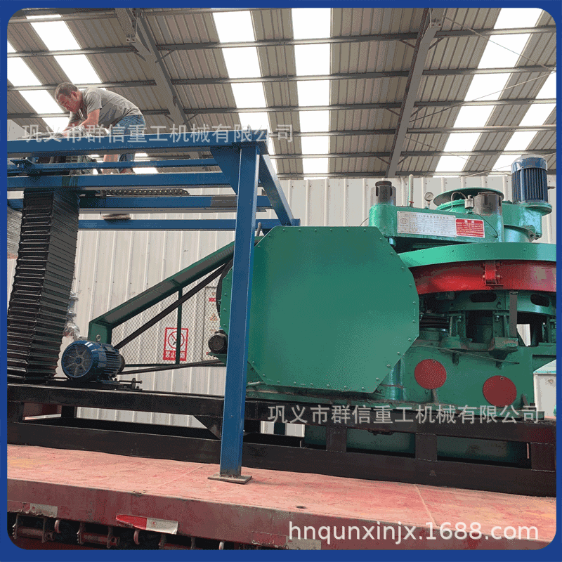 群信小巧好用的码坯机 操作简单自动码砖机设备