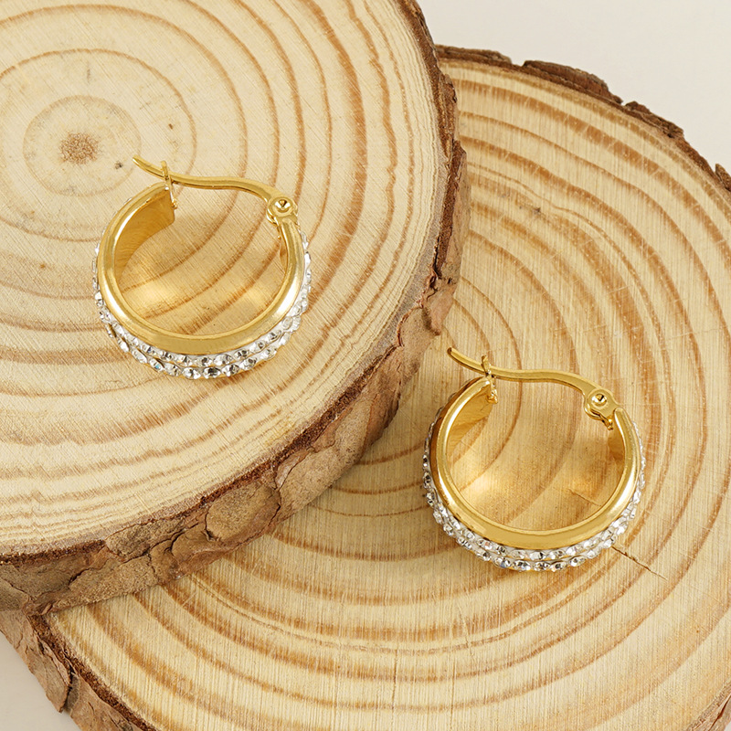 Cruzar la frontera europea y americana estilo INS diamante titanio acero pendientes de las mujeres de alto grado de luz de lujo 18K ronda de acero inoxidable pendientes al por mayor