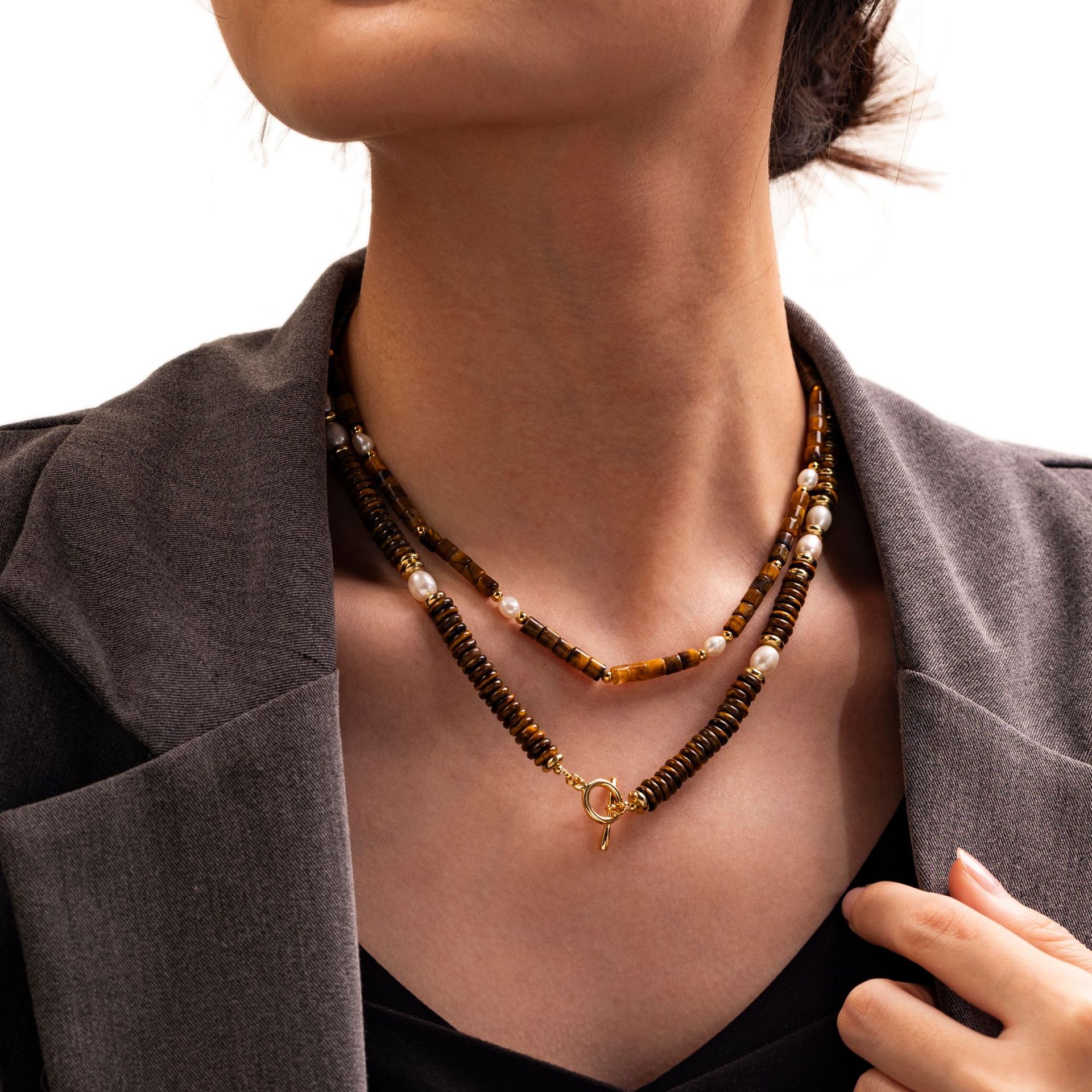 Europa y América retro langosta collar de piedra de ojo de tigre sensación de alto nivel de moda versátil no se desvanece nicho collar de perlas verdaderas mujeres