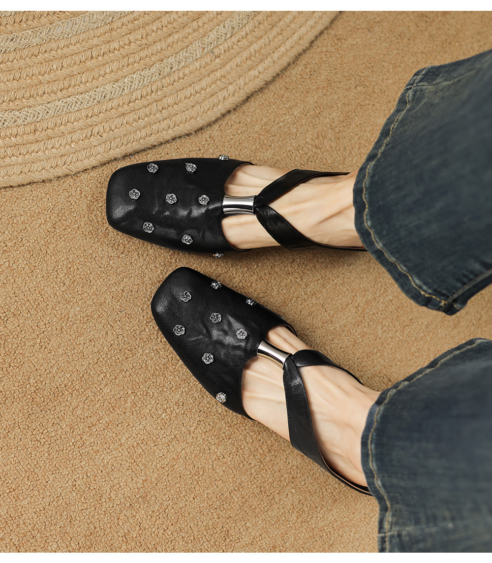 Dép sandal nữ quai chữ V đế bệt da cừu hoa nổi — đen chi tiết 10