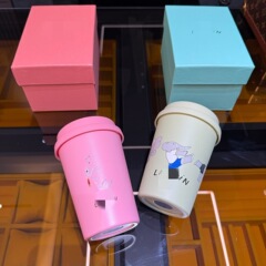 フランスの軽い豪華なコップのコーヒーカップのティーカップのストローカップのミルクティーは家庭用の車の保温のコップのネットの赤を防ぎます。
