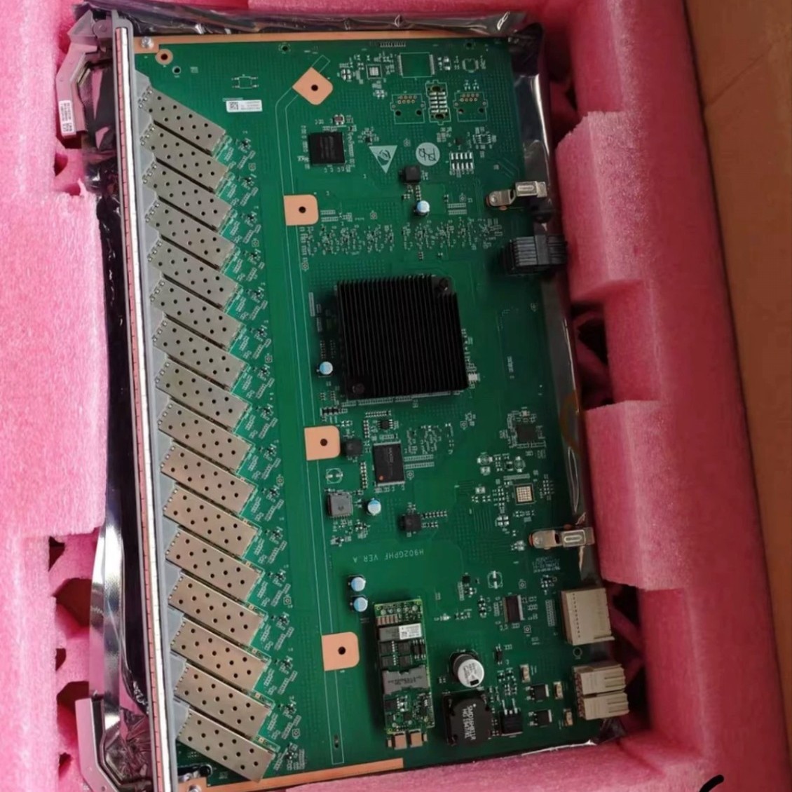 GPSF业务板满配16个C+光模块 H903版本