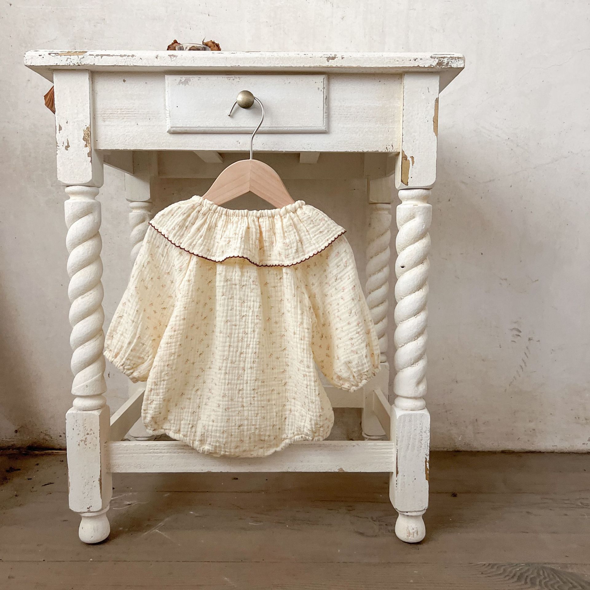 Ins coreano niña bebé algodón de doble capa arrugado cuello de hoja de loto floral mameluco de color de contraste mameluco recién nacido