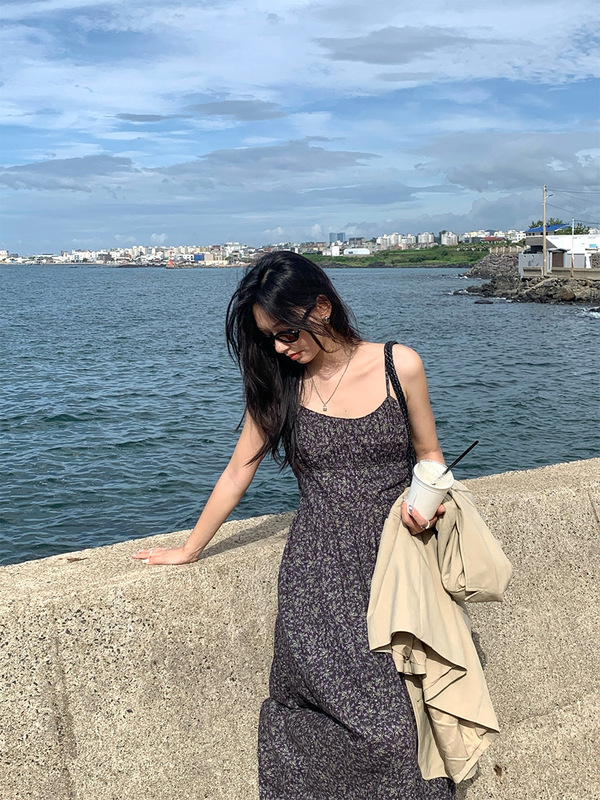 广州黄峥秋季新款法式复古度假风露背吊带碎花连衣裙长裙女530735|undefined