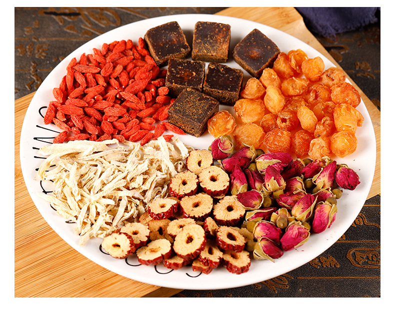 Longan Goji Rose Ginger Jujube Tea 100g Cold Brew Herbal Wellness Tea 10 Sachets in use