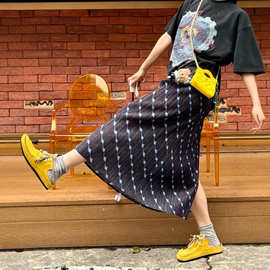 夏日百搭休闲半身裙高级气质冰丝凉凉裙度假风遛弯褶皱直筒裙
