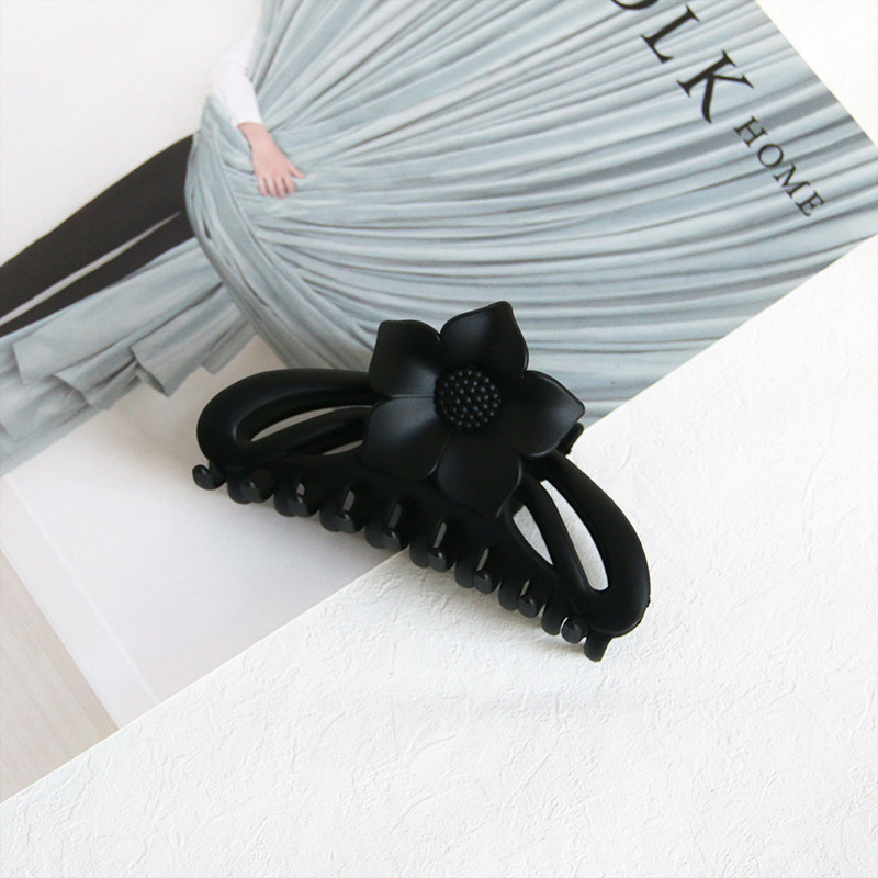 Plastic, Resin Material Women's Retro Solid Color Plastic Resin Spray Paint Hair Claws
