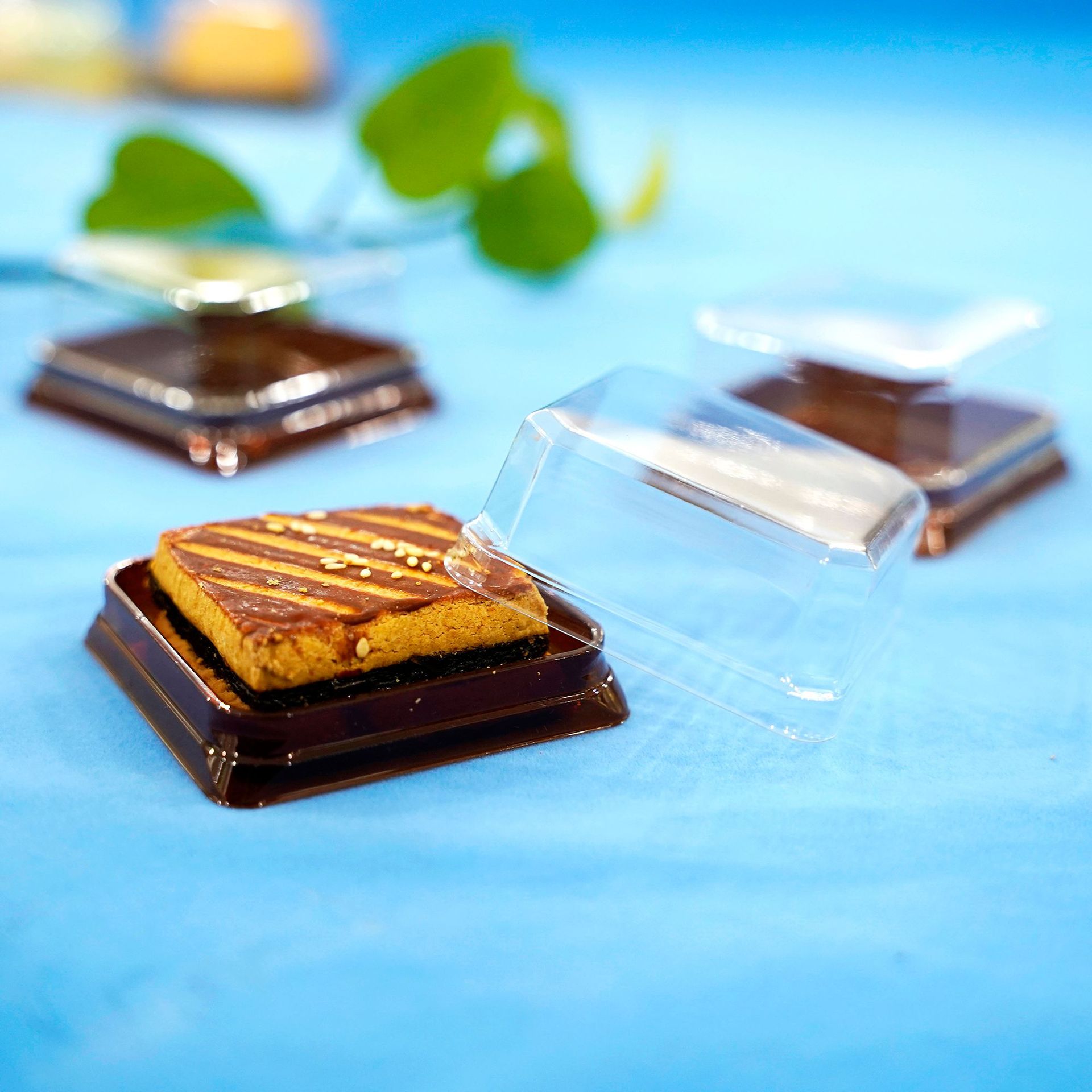 厂家生产PET材质80g抹角天地盖 月饼托 蛋黄酥托 吸塑盒雪媚娘盒