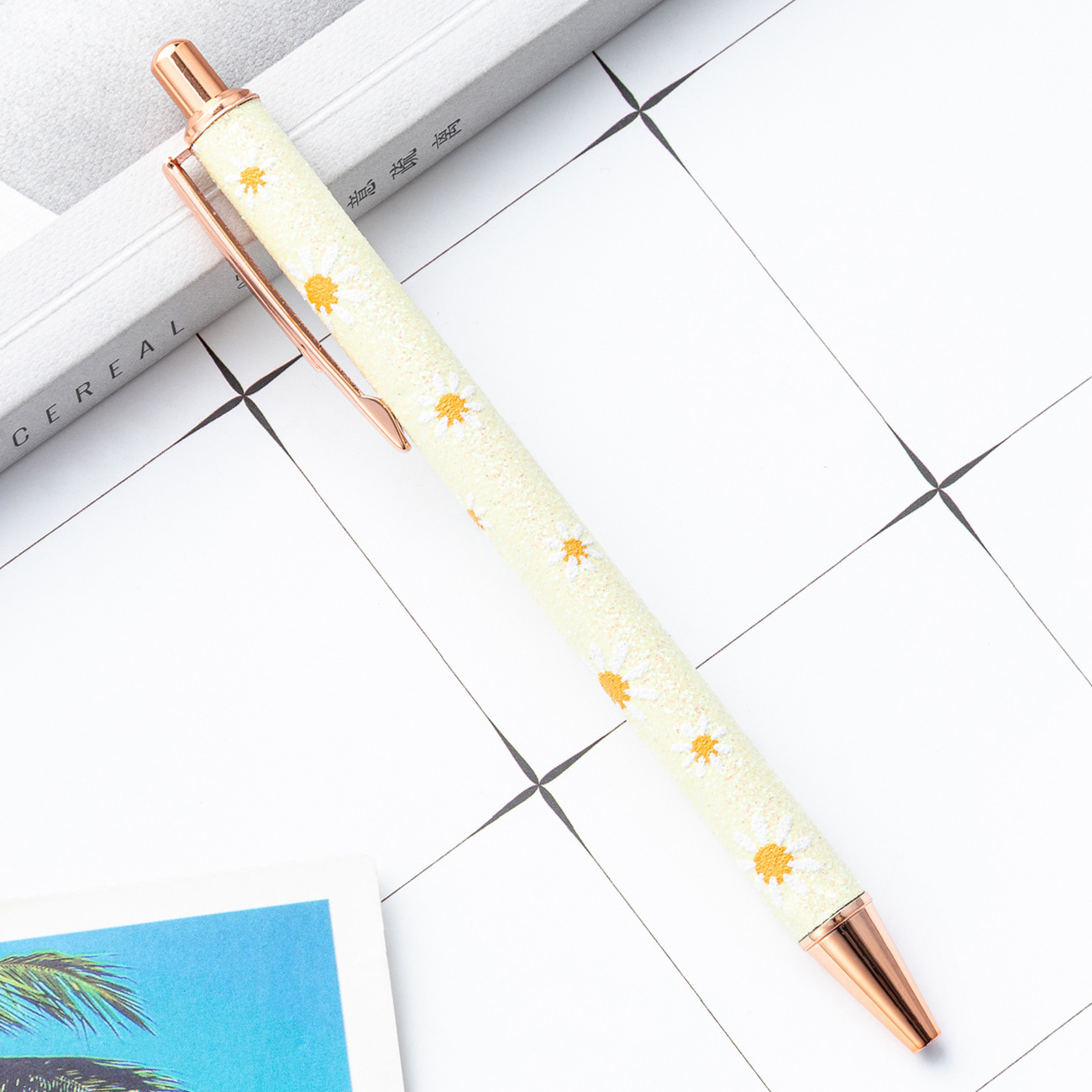 Polvo de oro de presión de lápiz de bola de metal encantador estilo de dama de presión de lápiz de circuncisión puede imprimir logotipo de alto valor facial lápiz de bola