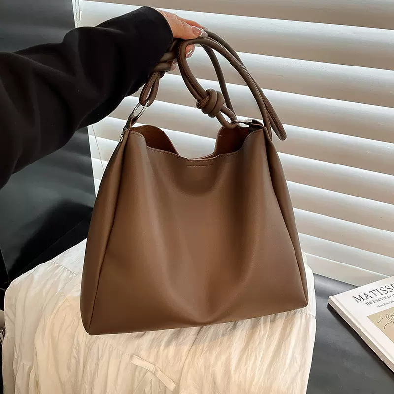 今年流行大容量包包女2025秋冬新款简约时尚单肩包百搭通勤托特包