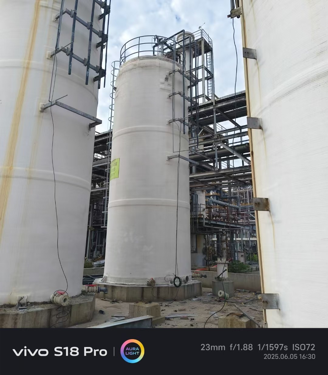 20立方玻璃钢搅拌罐​100立方玻璃钢储罐​，需要的联系我