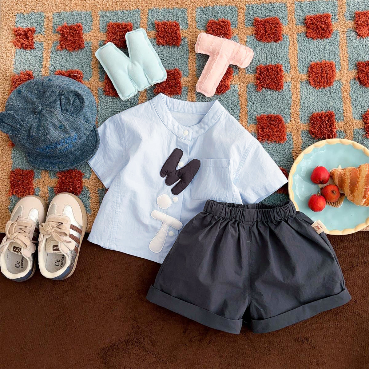 2025 verano nuevo estilo coreano bebé estilo occidental traje de niño de un solo pecho a clase de pantalones cortos ligeros de algodón de dos piezas