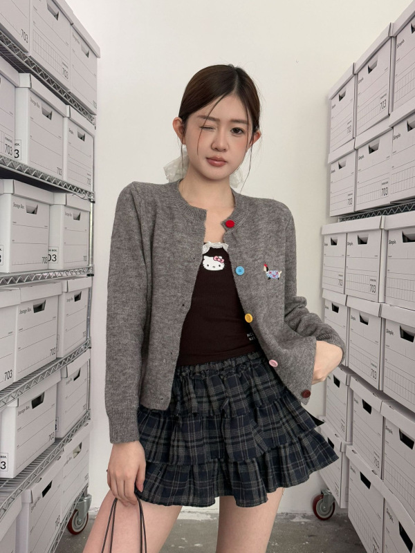 ME KAKAMEE十三行秋甜酷糖果色扣子腊肠狗刺绣内外穿开衫毛衣 789|undefined