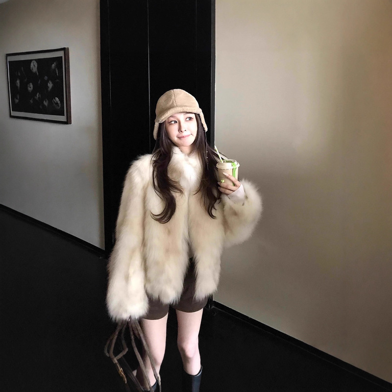 High-End Gradient Fox Fur Coat for Women, Winter 2026 New Style, Fur-Integrated Stand Collar Fluffy Overcoat