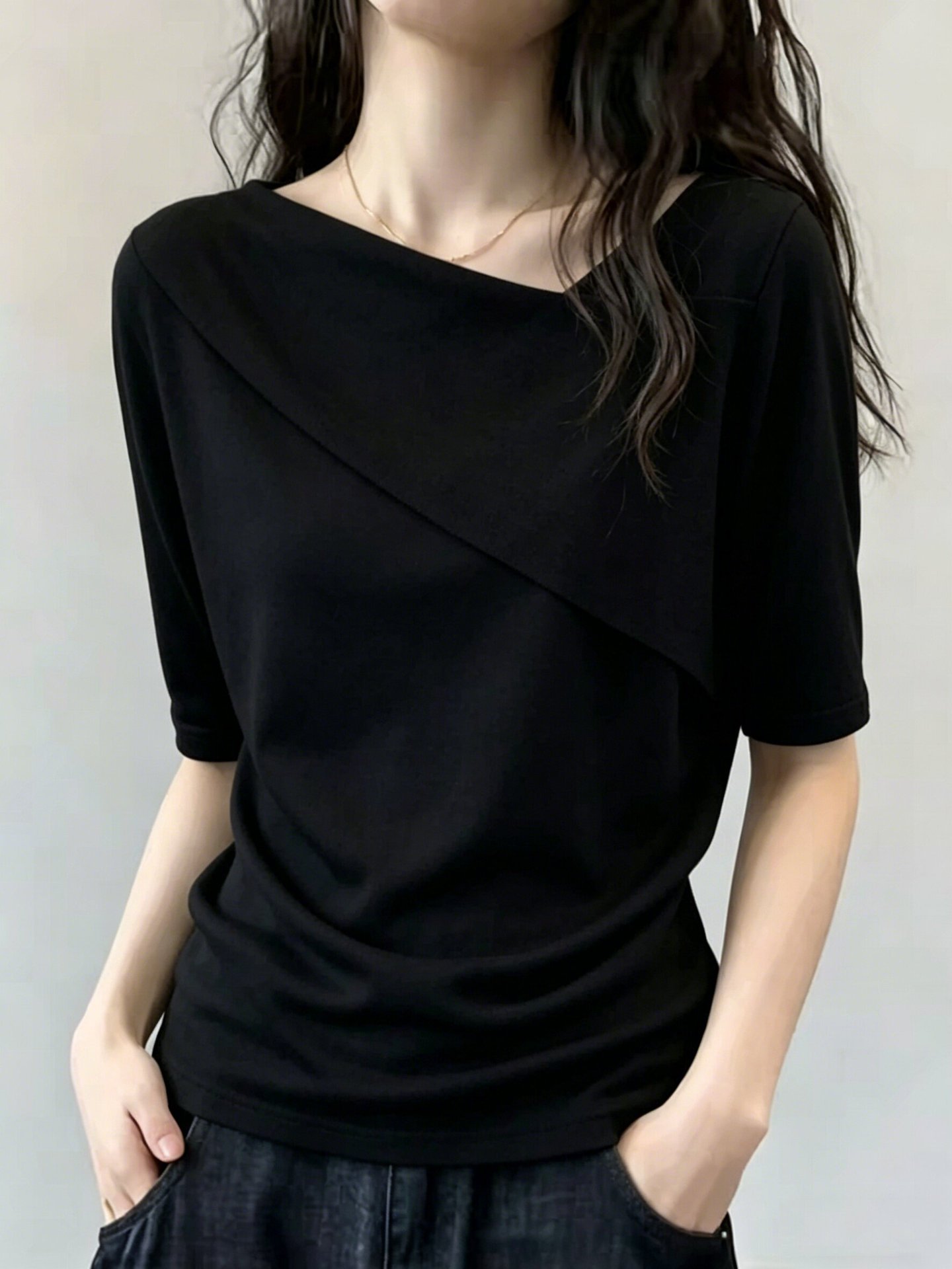 Áo thun nữ tay ngắn cổ lệch sợi mát lạnh phối màu nâu kem form rộng — màu đen chi tiết 4