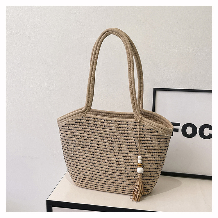 A trendy and stylish underarm bag for summer, a simple single-shoulder bag for women, and a fashionable, casual, and high-quality bag undefined