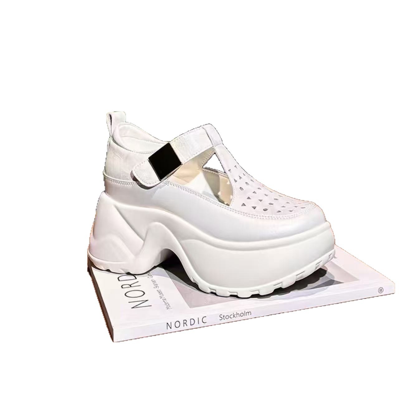 Explosión de sandalias casuales de suela gruesa para mujeres 2026 verano nuevo estilo de moda sandalias delgadas de suela gruesa no cansarse zapatos de pie único
