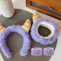 アニメの色合わせモンスターのヘアバンドは女性が可愛いです。