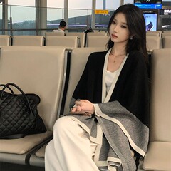 爆款洋气高级感撞色羊毛斗篷披肩女春秋季慵懒保暖围巾针织外套潮