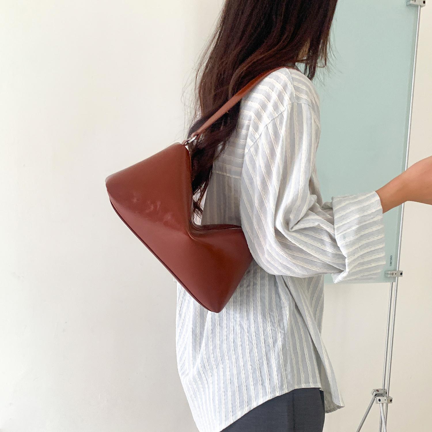 New Small Square PU Leather Bag - Minimalist High-End Niche Underarm Baguette Bag, Retro Fashion Versatile Shoulder Bag for Women - Thumbnail 2