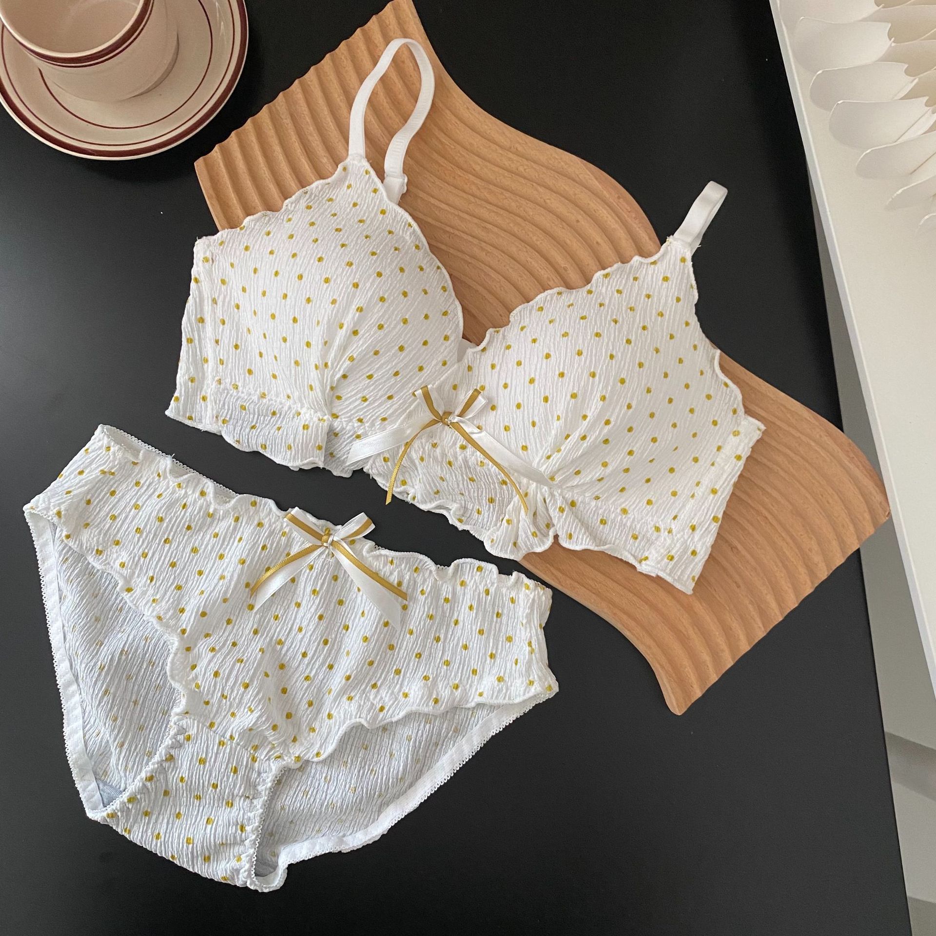 Ropa interior delgada de lunares franceses reunida sin anillo de acero, copa fija para mujer, recolección lateral de leche auxiliar, sujetador de soporte superior anti-flacidez