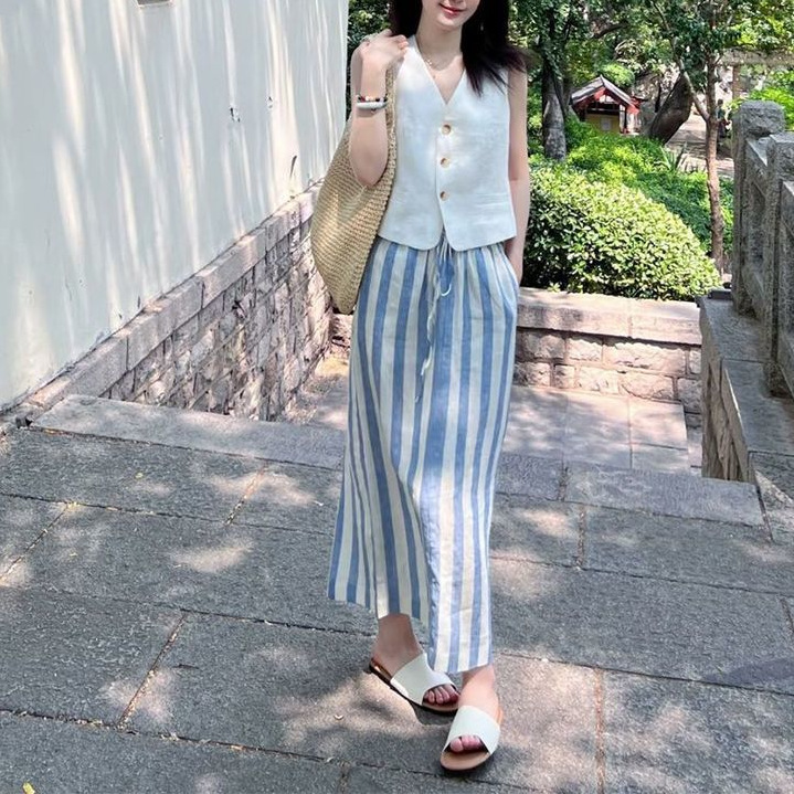 巨好看的夏日套装独特别致老钱风白色v领无袖背心半身裙子两件套|undefined