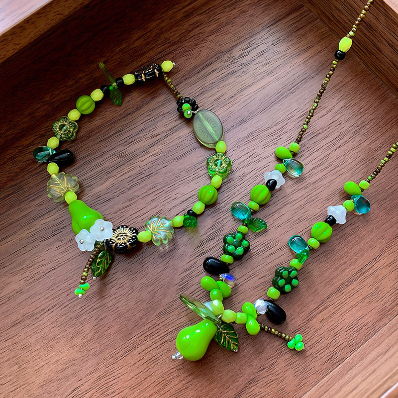 Forest-Style Retro Green Pear Flower Beaded Necklace for Women, Sweet Niche High-End Flower Bracelet, Versatile Accessory