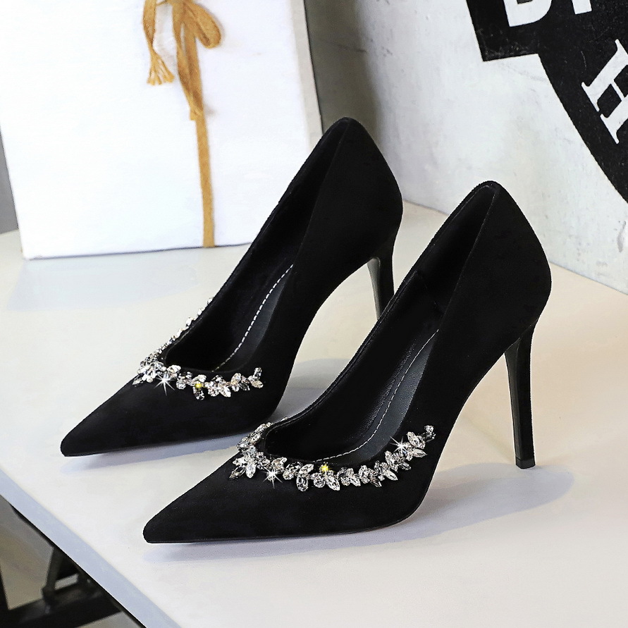 Elegant Suede Stiletto Pumps With Rhinestone For Parties_voghion.com