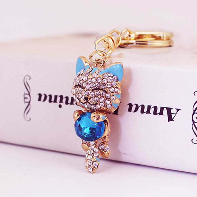Llavero de gato de la suerte con incrustaciones de diamantes, colgante metálico para bolso de mujer, pequeño regalo encantador