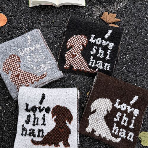 Japanese-style cute retro cartoon letter dog knitted scarf for women, autumn and winter fashionable design, warm and cold-resistant neck wrap