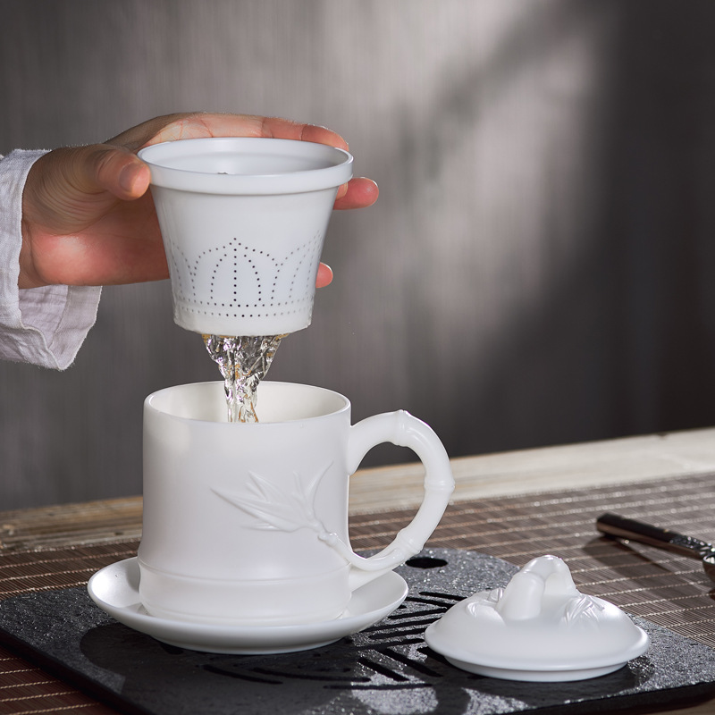Porcelana color Mancheng Dehua porcelana blanca con tapa filtro oficina con revestimiento de separación taza de agua taza de té grande de cerámica personal