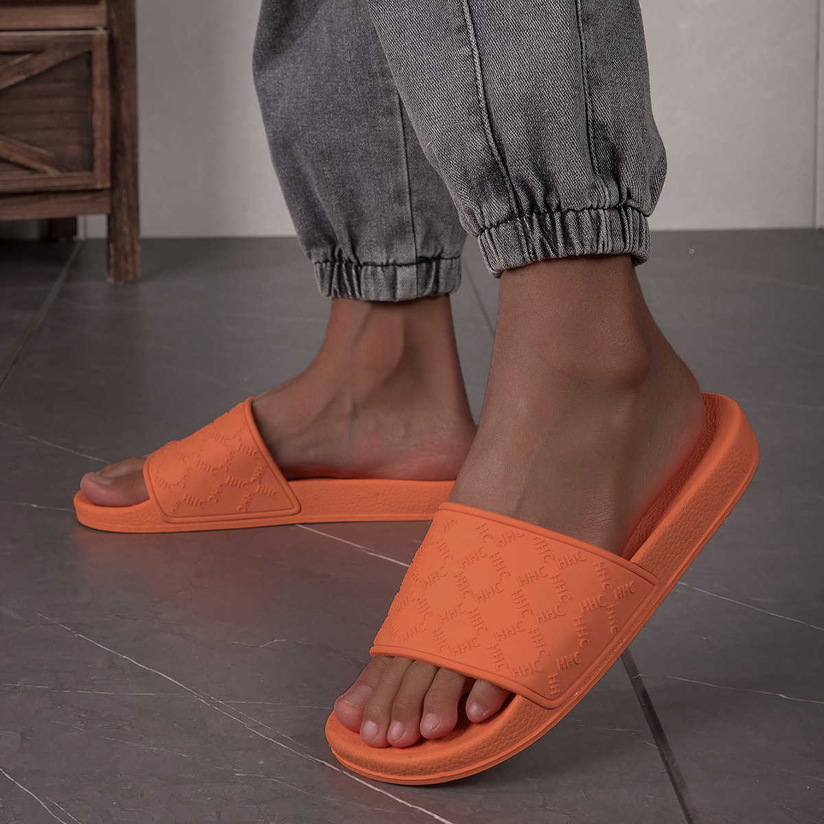 2025 verano nuevo estilo para hombres y mujeres sandalias de playa pareja al aire libre fondo suave moda antideslizante todo fósforo casual cómodo zapatillas